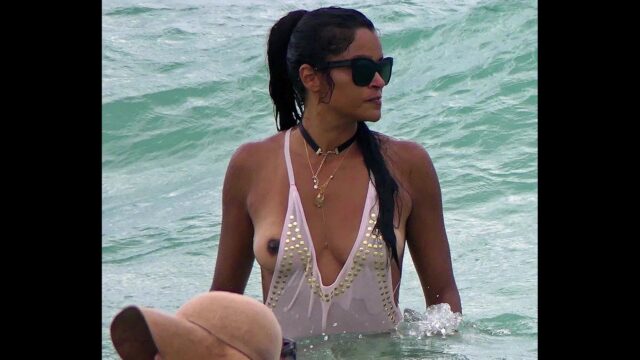 Claudia Jordan’s nude video with big breasts on the beach!!!