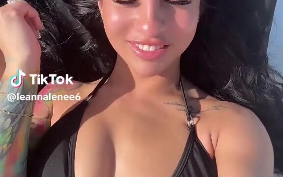 Leanna Lenee aka Leannalenee6 viral video showing big tits!!!