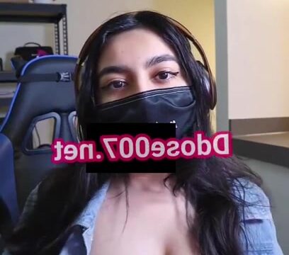 Youtuber Zara Dar shows off her big boobs during a live stream!!!